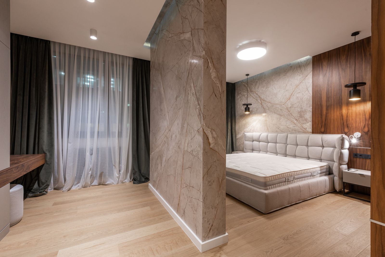 Bedroom prepared for a quiet split air conditioning system